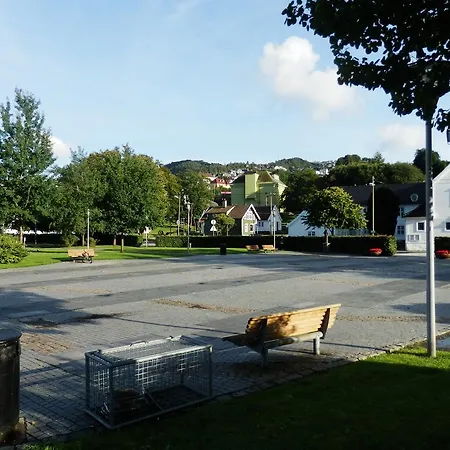 Gæstehus Damsgard - *